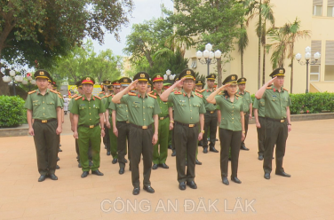 Công an tỉnh Đắk Lắk dâng hương Chủ tịch Hồ Chí Minh dịp sinh nhật Bác