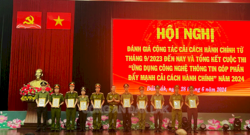 Hội nghị đánh giá công tác CCHC từ tháng 9/2023 đến nay và tổng kết Cuộc thi “Ứng dụng CNTT góp phần đẩy mạnh CCHC”