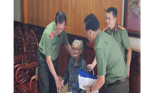 Công an tỉnh Đắk Lắk tri ân các thương binh, gia đình liệt sĩ tổ chức các hoạt động nhân dịp kỷ niệm 77 năm Ngày Thương binh - Liệt sĩ