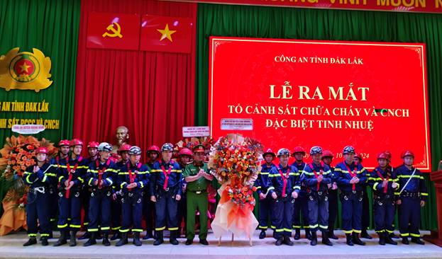 Công an tỉnh tổ chức Lễ ra mắt Tổ Cảnh sát chữa cháy và cứu nạn, cứu hộ đặc biệt tinh nhuệ