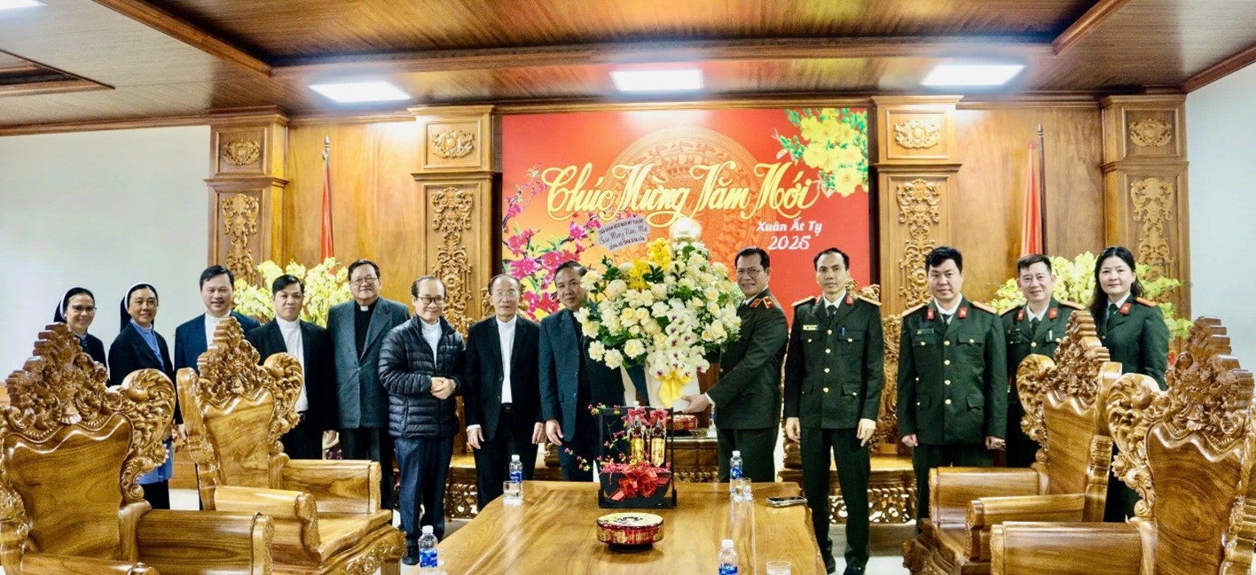 Tòa Giám mục Giáo phận Ban Mê Thuột thăm, chúc Tết Công an tỉnh Đắk Lắk