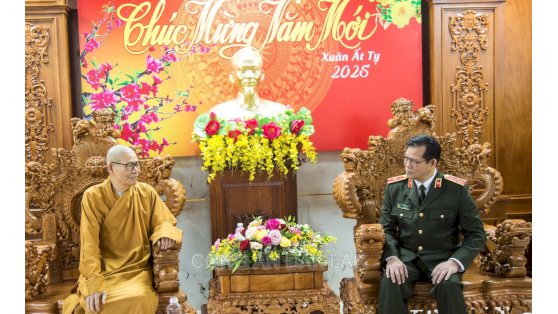 Chức sắc các tổ chức tôn giáo đến thăm và chúc tết Công an tỉnh Đắk Lắk