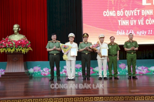 Đảng ủy Công an tỉnh tổ chức Lễ công bố Quyết định của Ban Thường vụ Tỉnh ủy Đắk Lắk về công tác cán bộ và tặng Huy hiệu 30 năm tuổi Đảng