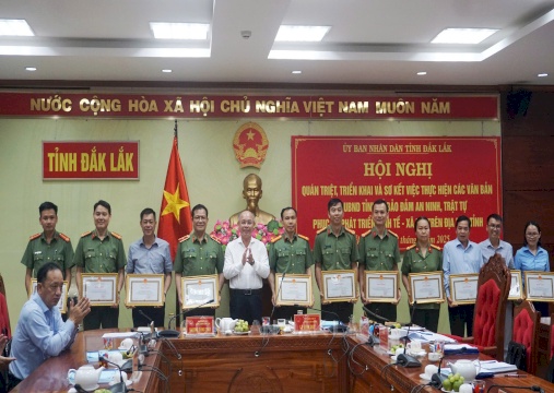 Quán trán triệt, triển khai và sơ kết việc thực hiện các văn bản của UBND tỉnh về bảo đảm ANTT phục vụ phát triển KT-XH trên địa bàn tỉnh