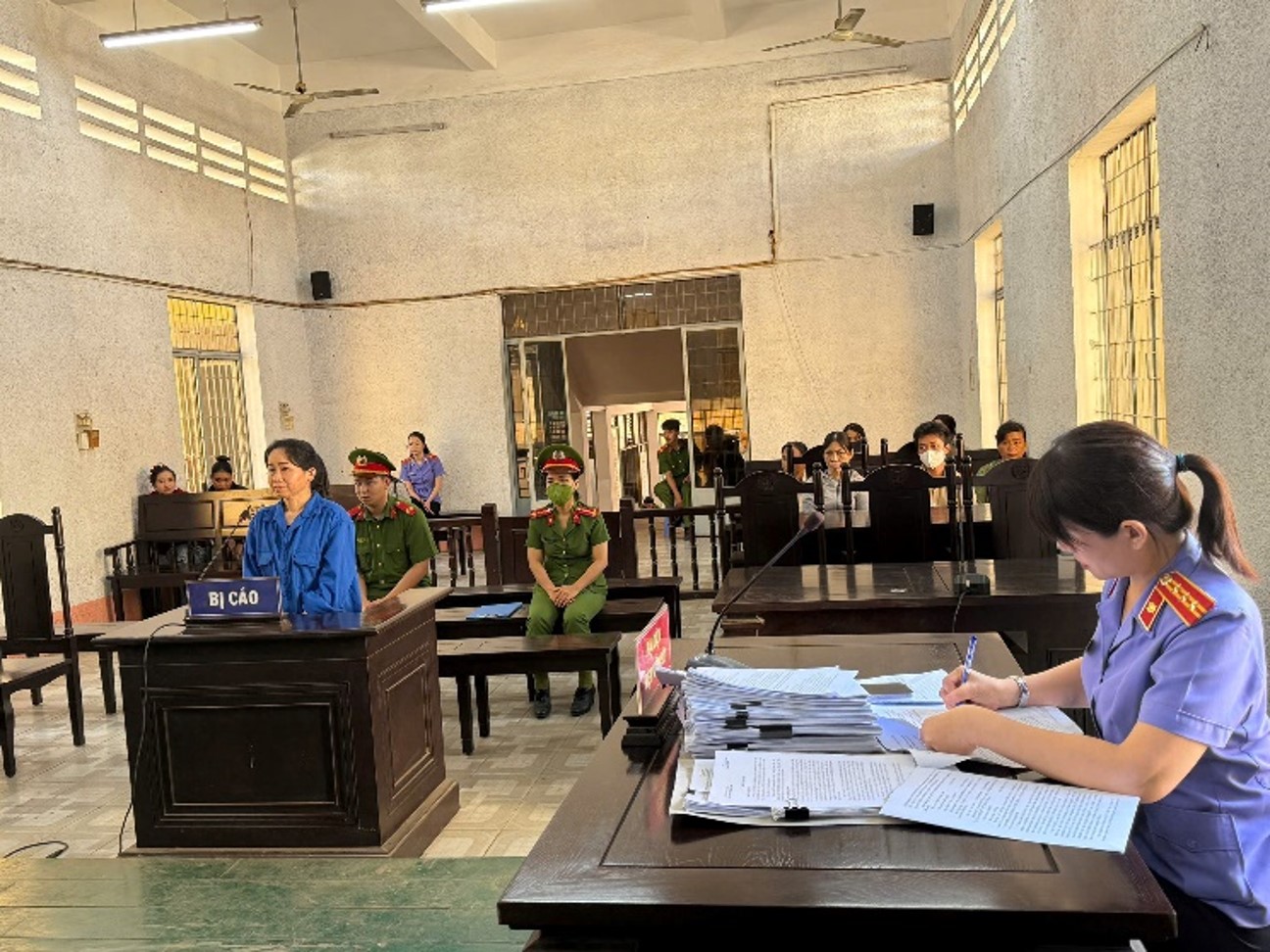 Tuyên án bị cáo Lê Thị Minh Thiều 06 năm tù về tội “Làm, tàng trữ, phát tán thông tin, tài liệu nhằm chống Nhà nước Cộng hòa xã hội chủ nghĩa Việt Nam”
