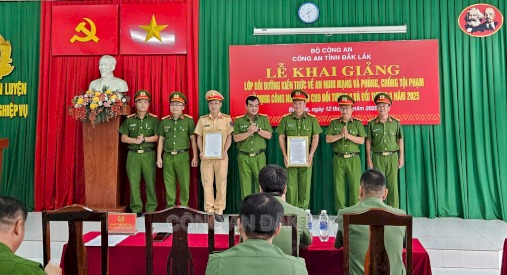 Khai giảng Lớp bồi dưỡng kiến thức về an ninh mạng và phòng, chống tội phạm sử dụng công nghệ cao cho Đối tượng 2 và Đối tượng 3 năm 2025