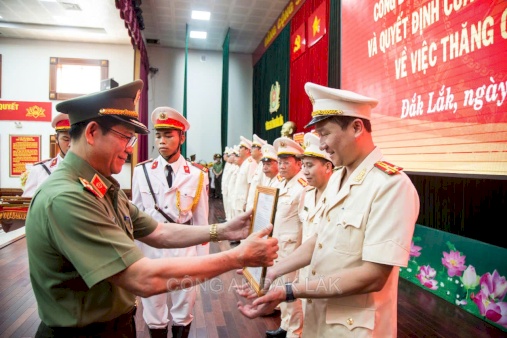 Công an tỉnh Đắk Lắk tổ chức Lễ thăng cấp bậc hàm năm 2025