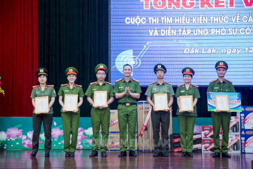 Công an tỉnh Đắk Lắk tổ chức thành công Cuộc thi “Tìm hiểu kiến thức về cải cách hành chính, chuyển đổi số và diễn tập ứng phó sự cố an toàn thông tin năm 2025”