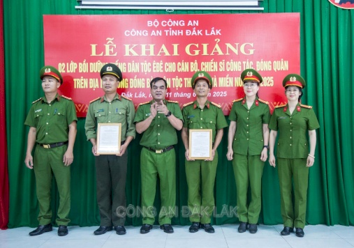 Công an tỉnh Đắk Lắk tổ chức Lễ khai giảng 02 lớp bồi dưỡng tiếng dân tộc Ê Đê cho cán bộ, chiến sĩ công tác, đóng quân trên địa bàn vùng đồng bào dân tộc thiểu số và miền núi năm 2025