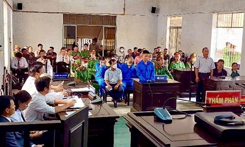 Xét xử 03 bị cáo phạm tội “hiếp dâm người dưới 16 tuổi”