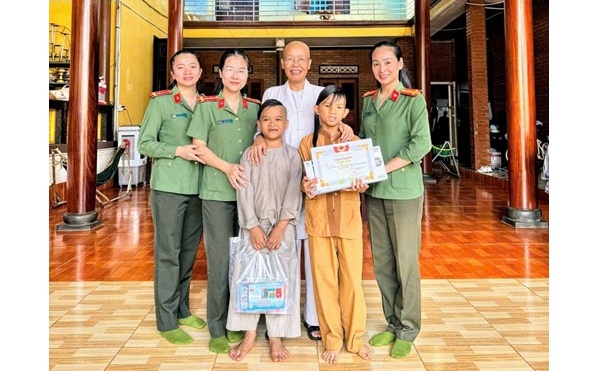 Chương trình “Mẹ đỡ đầu” lan tỏa yêu thương, chia sẻ cộng đồng