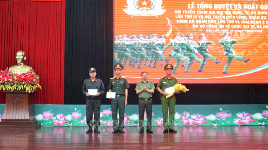 Tổng duyệt Đội tuyển tham gia vòng chung kết Hội thi điều lệnh, quân sự, võ thuật toàn quốc