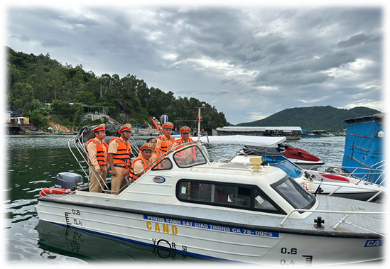 Phòng CSGT Công an tỉnh Đắk Lắk tổng kiểm soát, xử lý các phương tiện vi phạm trên đường thủy