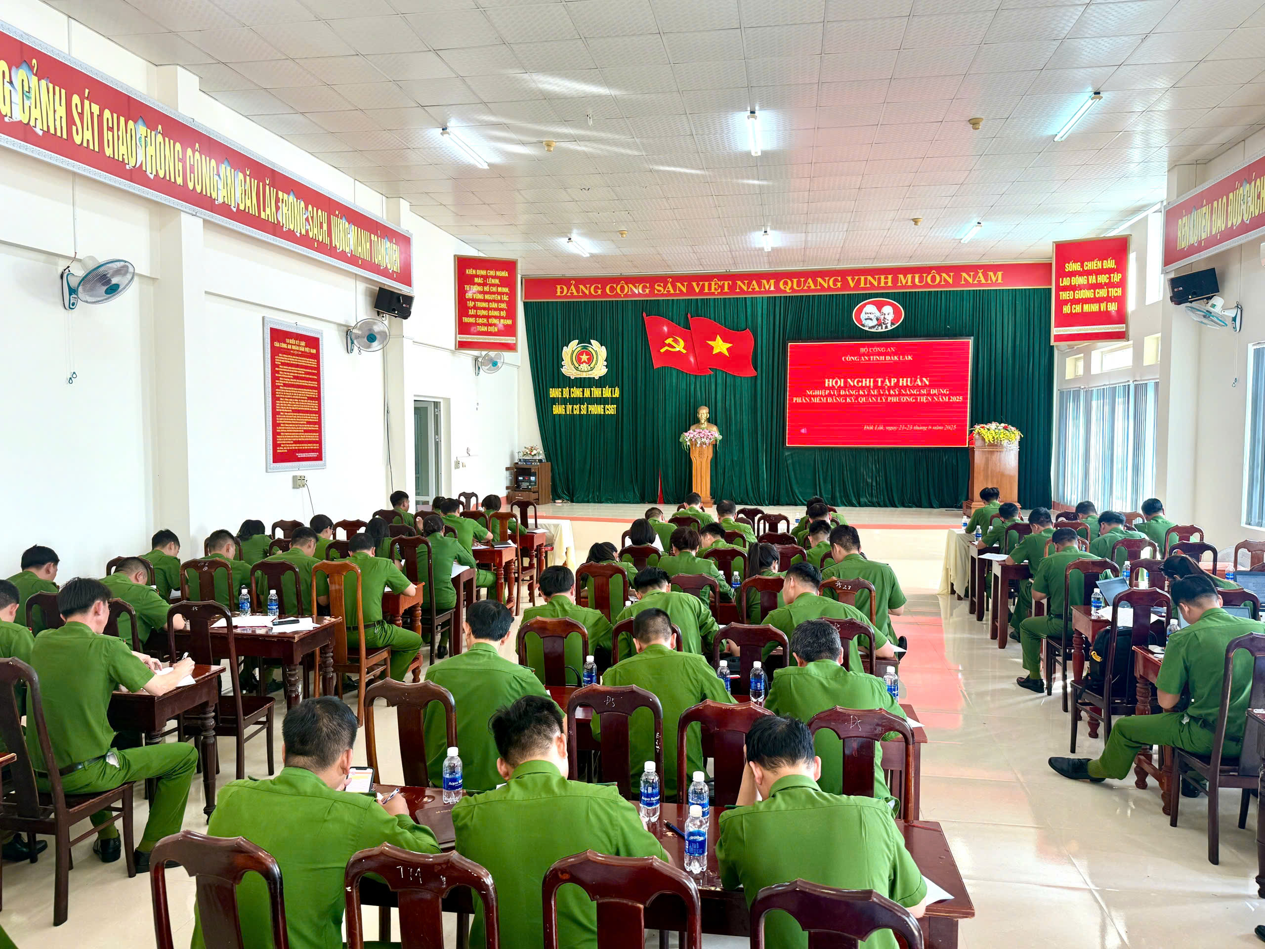 Công an tỉnh Đắk Lắk tổ chức Hội nghị tập huấn nghiệp vụ đăng ký xe và kỹ năng sử dụng phần mềm đăng ký, quản lý phương tiện