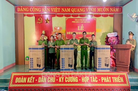 Phòng Quản lý Xuất nhập cảnh Công an tỉnh Đắk Lắk ra mắt mô hình “Đưa Pháp luật đến vùng biên giới”