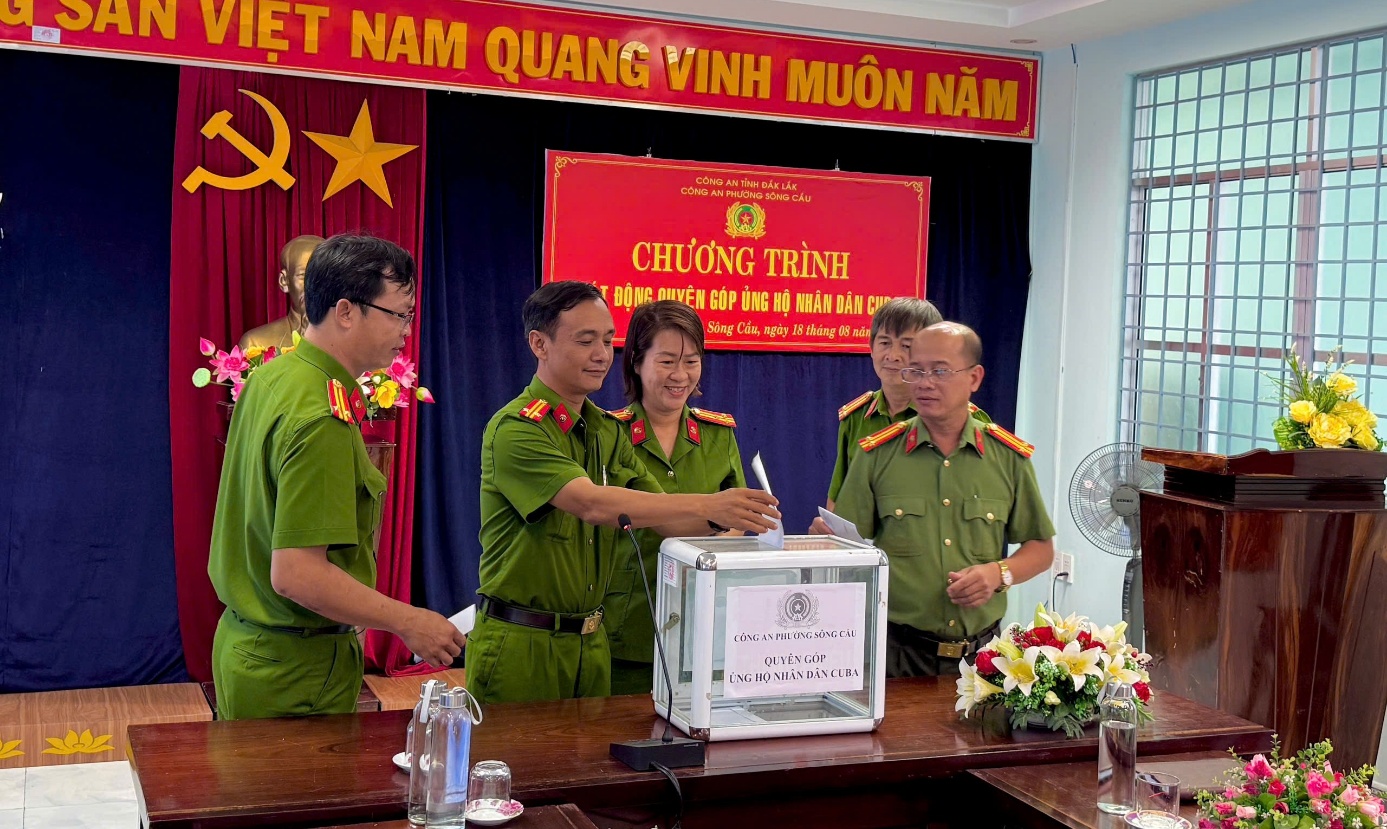 Công an phường Sông Cầu tổ chức chương trình phát động quyên góp ủng hộ Nhân dân Cuba