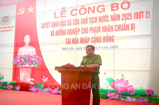 Trại tạm giam số 1 Công an tỉnh Đắk Lắk tổ chức Lễ công bố Quyết định đặc xá và hướng nghiệp cho phạm nhân chuẩn bị tái hòa nhập cộng đồng