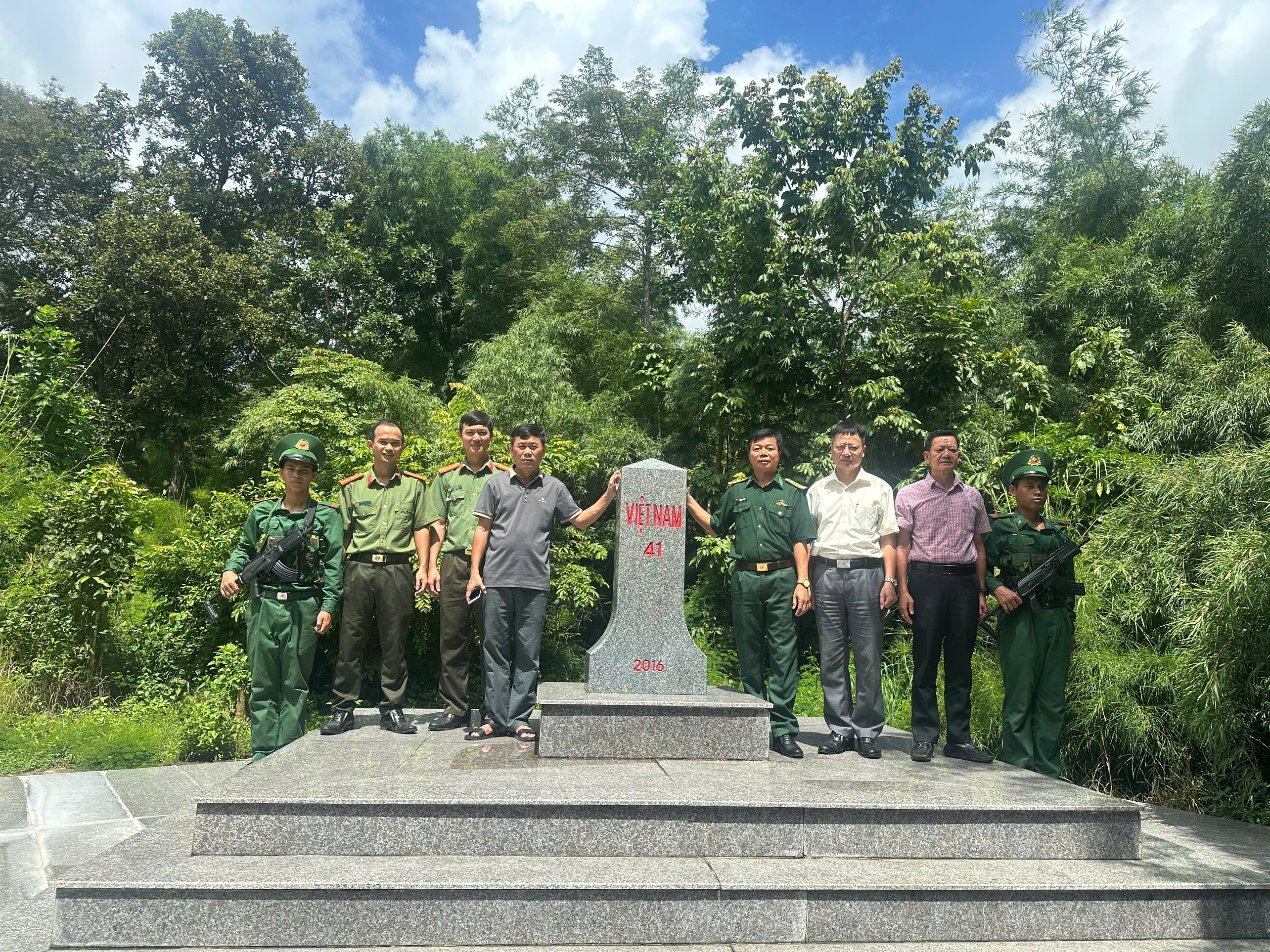 Công an tỉnh Đắk Lắk phối hợp lực lượng Bộ đội Biên phòng tỉnh Đắk Lắk tăng cường công tác bảo đảm an ninh, trật tự trên khu vực biên giới đất liền của tỉnh
