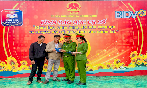 Lan tỏa phong trào “Bình dân học vụ số” tại xã Krông Năng