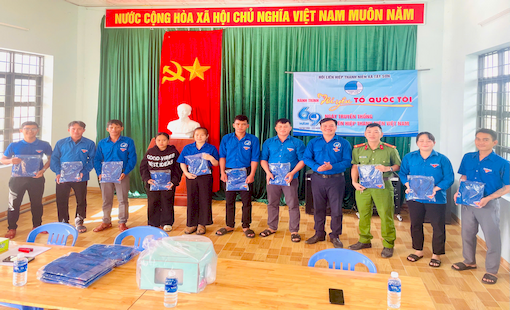 Công an xã Tây Sơn tổ chức hoạt động chào mừng 69 năm ngày truyền thống Hội Liên hiệp Thanh niên Việt Nam (15/10/1956 – 15/10/2025)