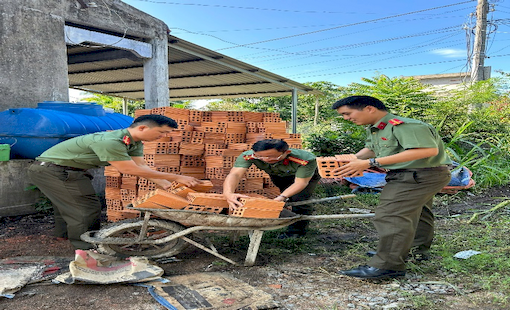 Cụm thi đua số 12 sửa chữa nhà ở cho Mẹ Việt Nam Anh hùng