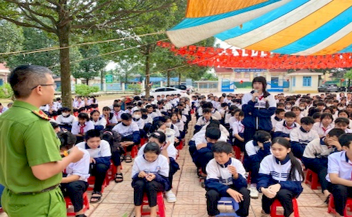 Công an xã Ea Na: Đẩy mạnh công tác tuyên truyền, phổ biến, giáo dục pháp luật trong trường học