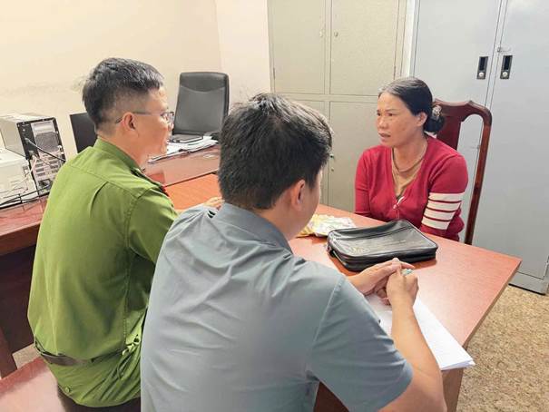 Công an xã Ea Knuếc bắt đối tượng cướp giật tài sản của người bán vé số