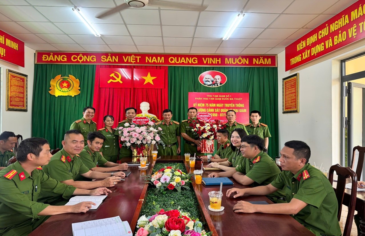 Sinh hoạt chính trị nhân kỷ niệm 75 năm Ngày truyền thống lực lượng Cảnh sát quản lý trại giam (07/11/1950 – 07/11/2025)