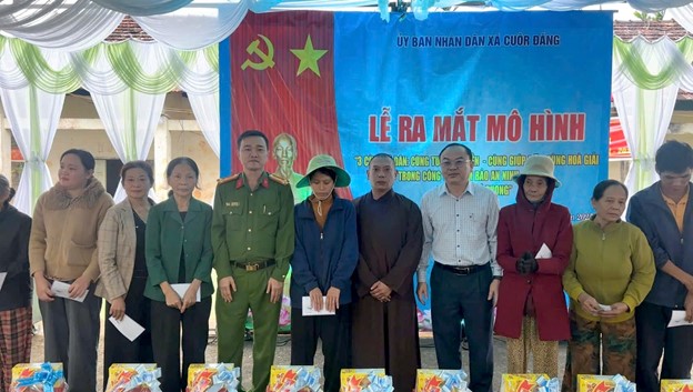 Ra mắt Mô hình 3 cùng vì dân: Cùng tuyên truyền - Cùng giúp đỡ - Cùng hòa giải tại địa bàn thôn Phú Phong xã Cuôr Đăng