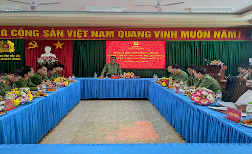 Đồng chí Giám đốc Công an tỉnh làm việc, kiểm tra, đánh giá công tác bảo đảm an ninh cơ sở tại công an xã Ea Drăng