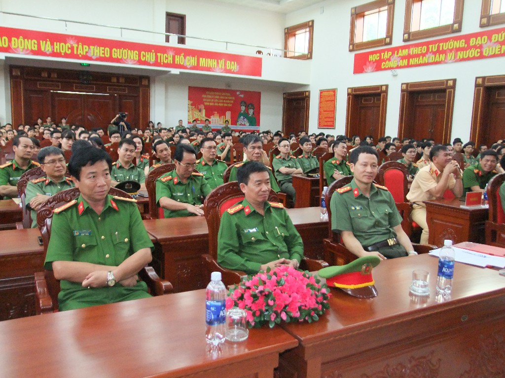 Sinh hoạt chính trị kỷ niệm 73 năm Truyền thống Công an Nhân dân.