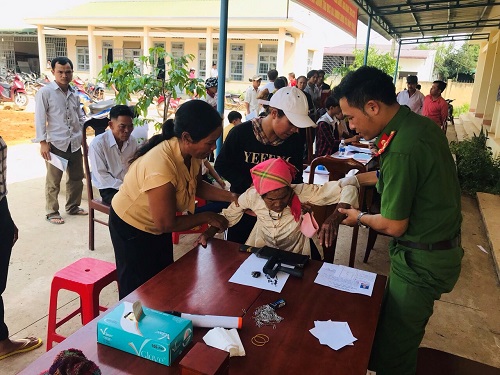 Công an huyện Krông Pắc  tổ chức làm Chứng minh nhân dân tại cơ sở