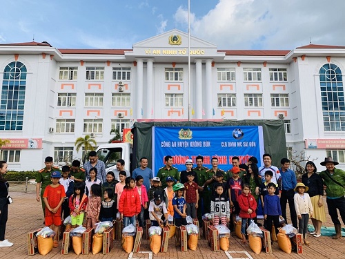 Công an huyện Krông Búk phối hợp tổ chức Chương trình “Xuân tình nguyện – Tết yêu thương”