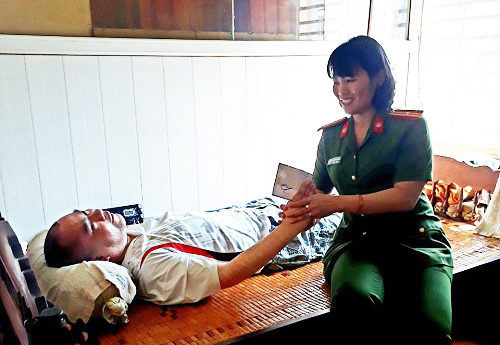 Tâm gương nữ Cảnh sát khu vực là niềm tin yêu của Nhân dân