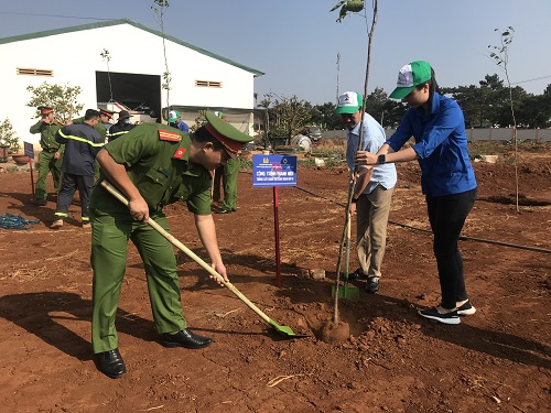 Cảnh sát PCCC và CNCH phát động phong trào trồng cây xanh