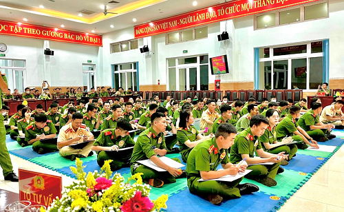 Hội thi kiến thức với chủ đề “75 năm làm theo lời Bác, CAND vì nước, vì dân, quên thân phục vụ”