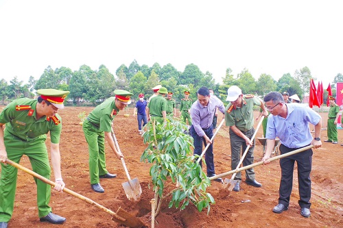 Công an huyện Cư Kuin tổ chức Lễ phát động “Tết trồng cây đời đời nhớ ơn Bác Hồ”