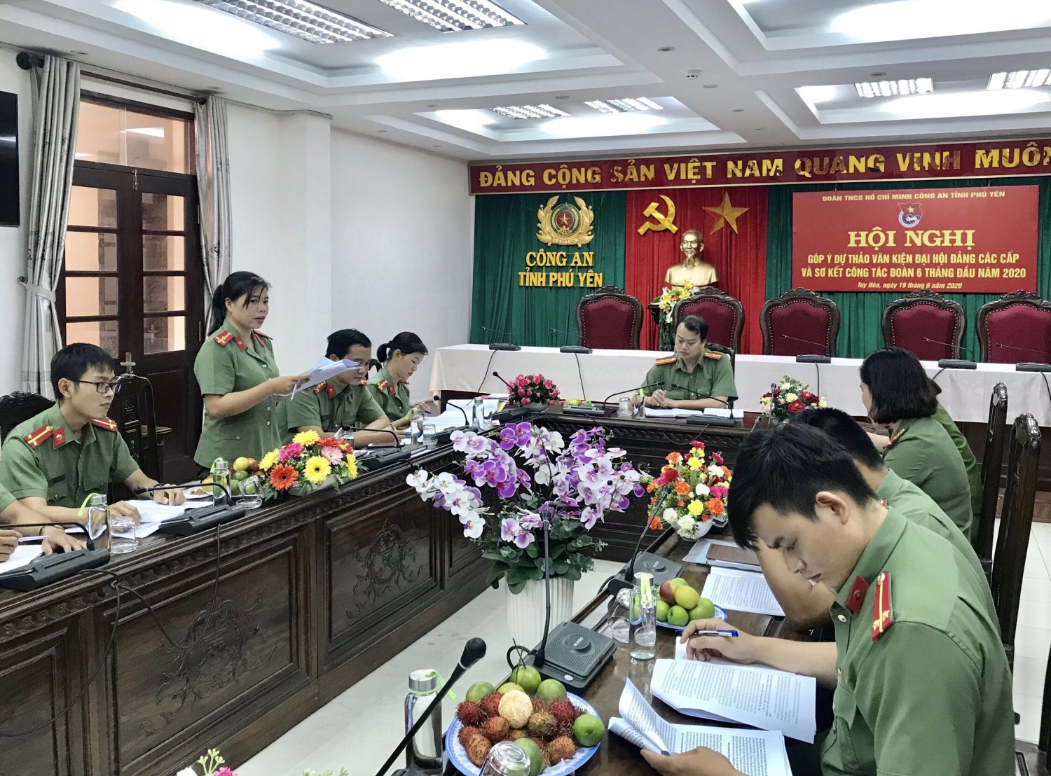 Các đại biểu tham gia góp ý dự thảo văn kiện Đại hội Đảng các cấp