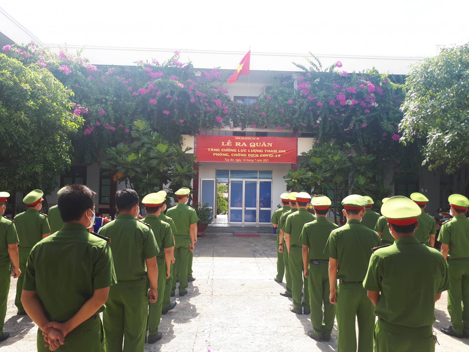 Toàn cảnh lễ ra quân