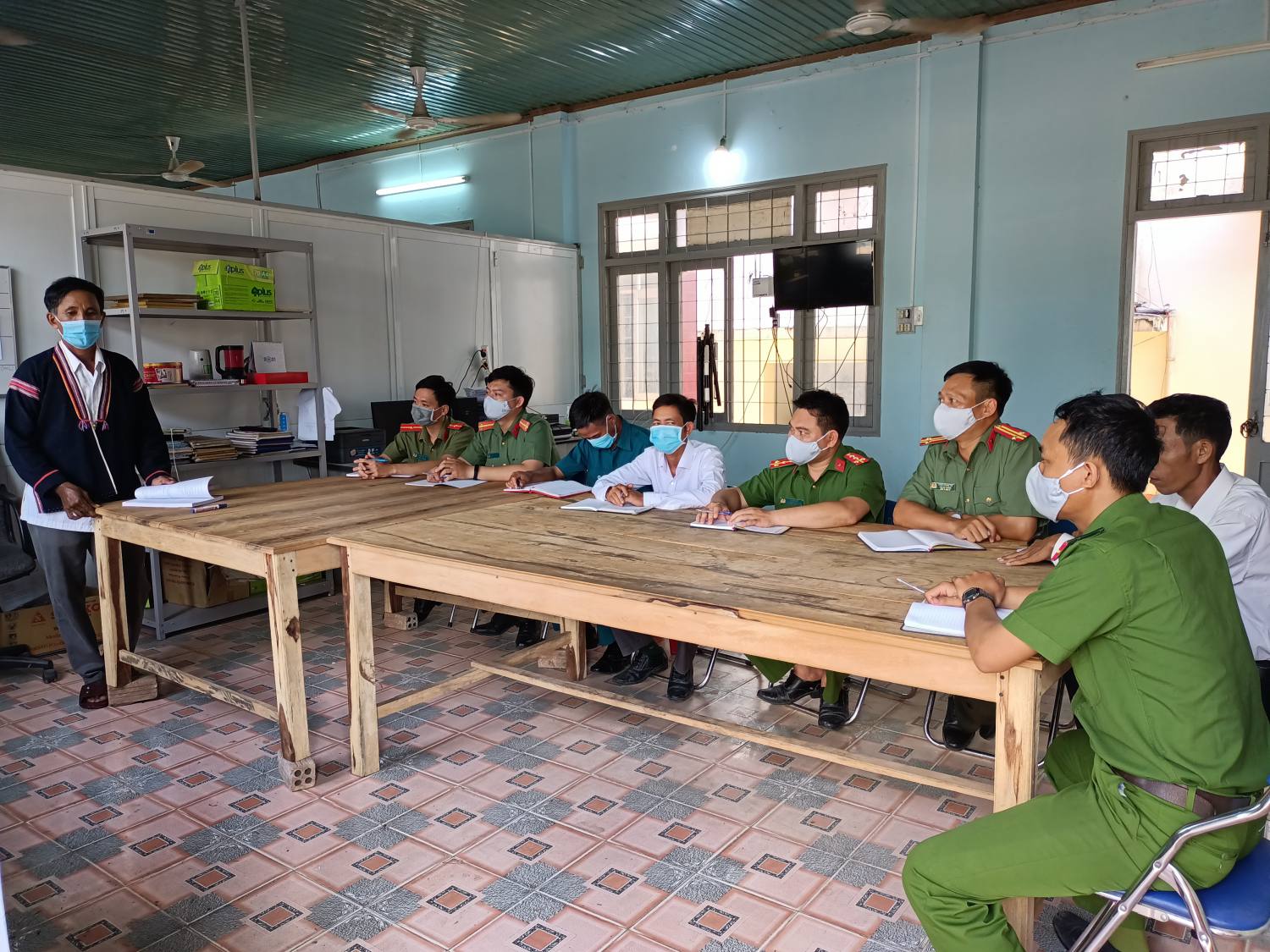 ma nghia day tieng e de cho can bo cong an va cong chuc xa ca lui