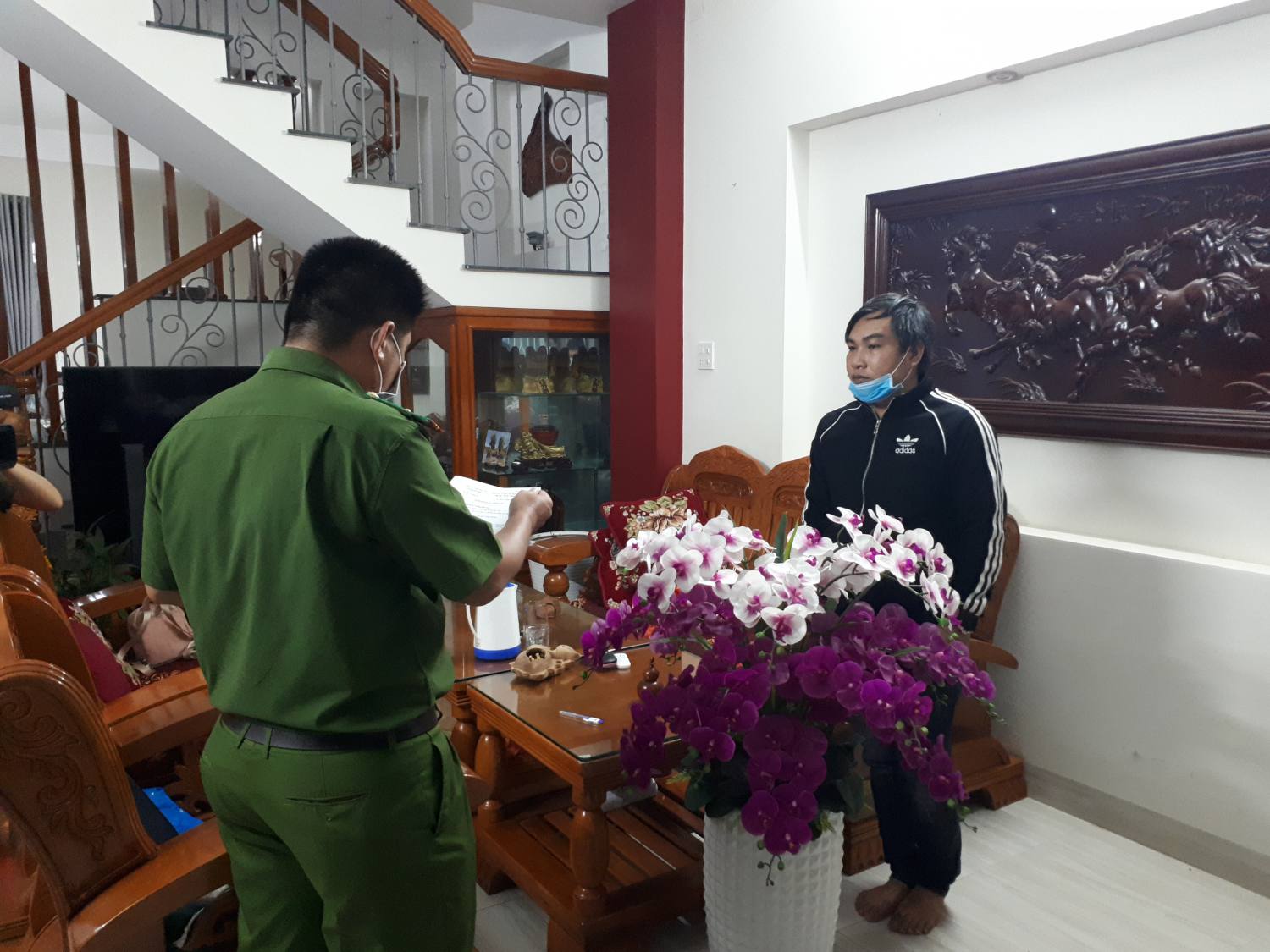 cong bo lenh kham xet nha doi tuong