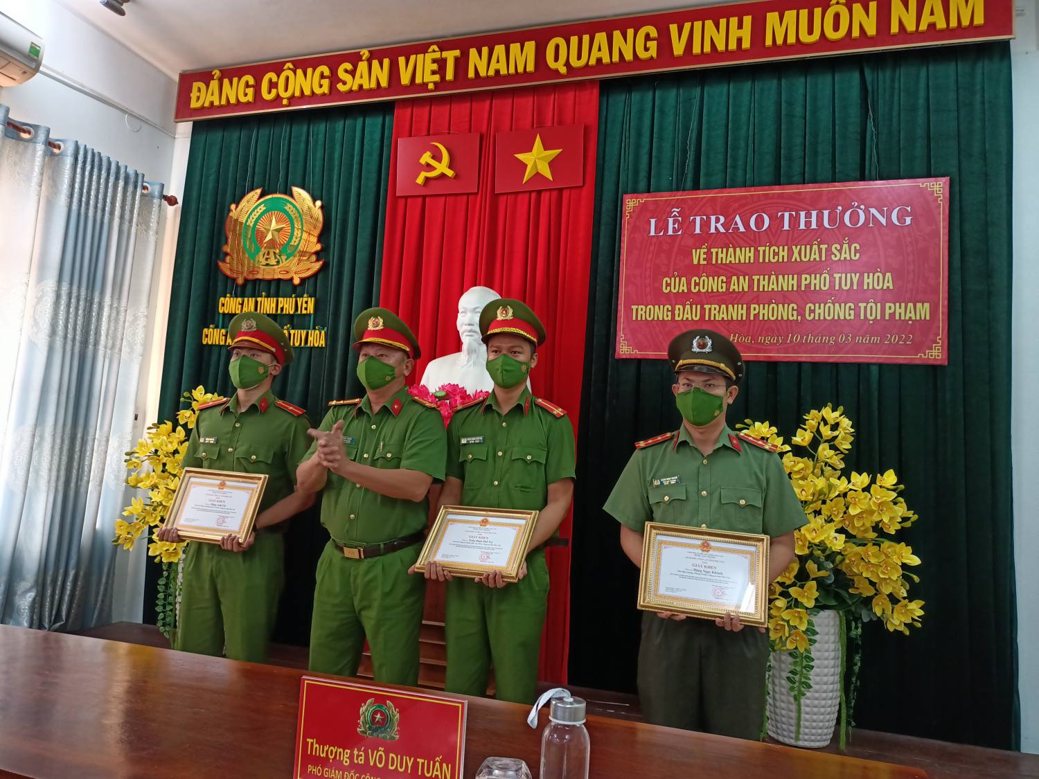thuong ta vo duy tuan tang giay khen cho cac ca nhan