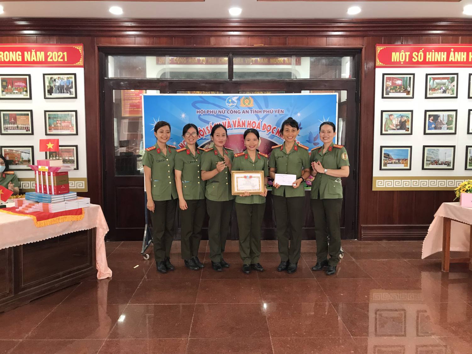 giai nhi trung bay sach