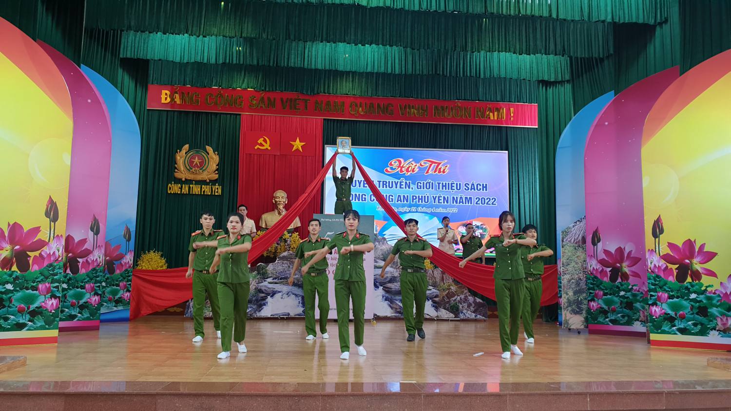 phan thi giuoi thieu sach ca huyen song hinh