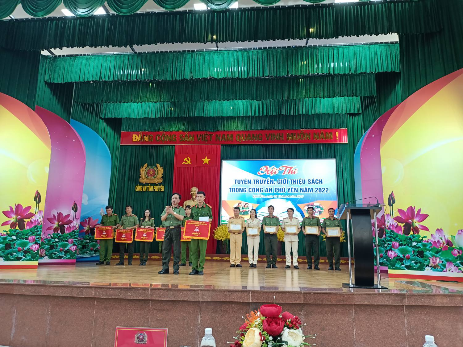 trao giai nhat cho doi ca huyen song hinh