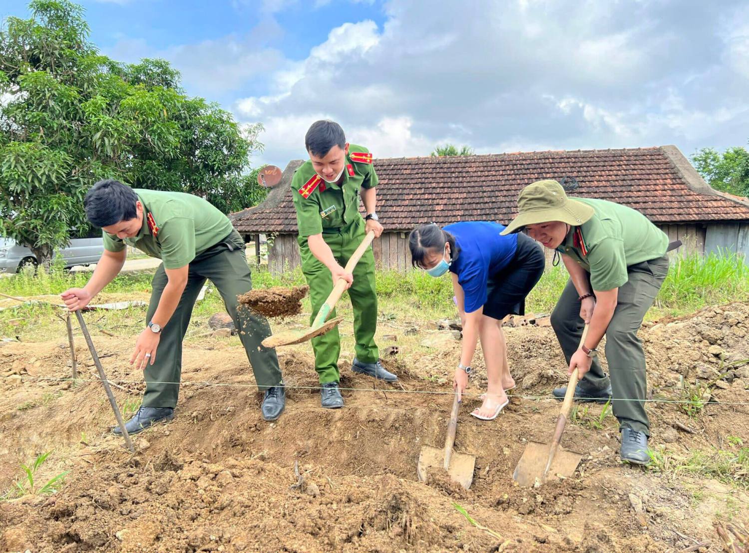 mot so hinh anh trong le khoi cong nha nhan ai 2
