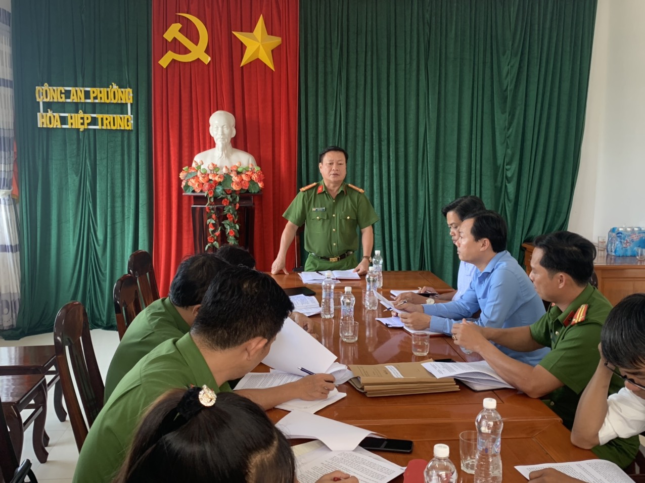 Đại tá Nguyễn Thái Hoàng phát biểu chỉ đạo tại phường Hoà Hiệp Trung