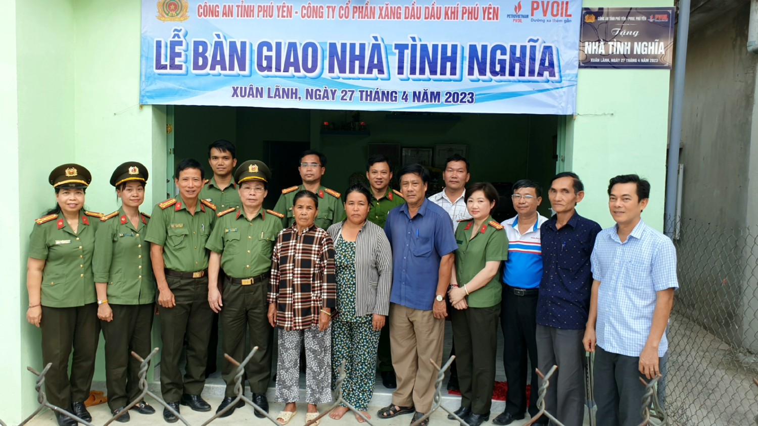 1 Cả đoàn chụp hình lưu niệm