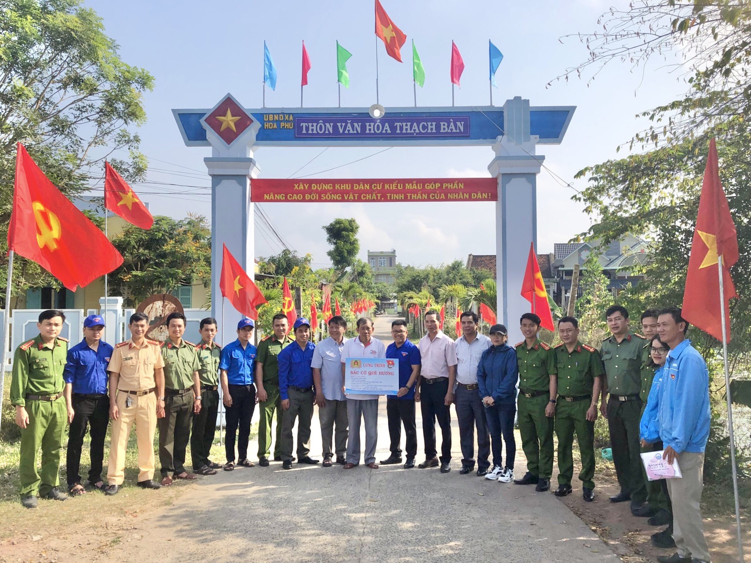 Bàn giao công trình thanh niên 11