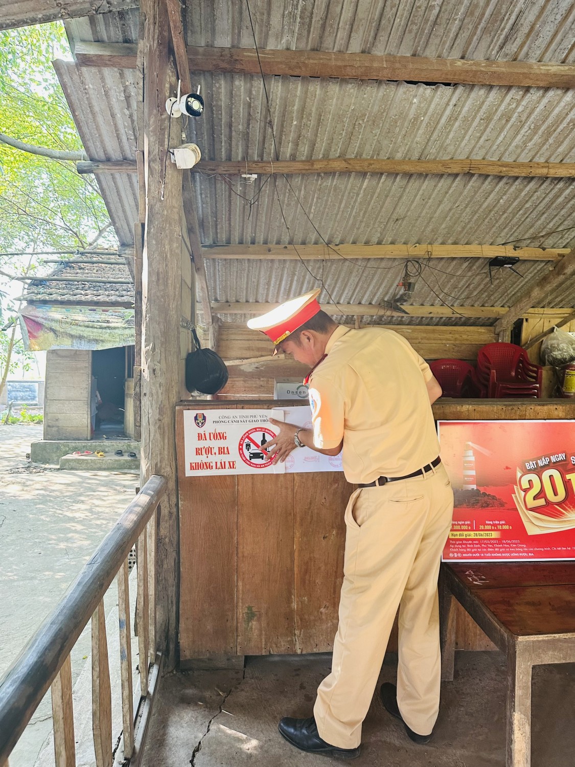 Khẩu hiệu tuyên truyền Đã uống rượu, bia, không lái xe để nhắc nhở người dân chấp hành nghiêm (2)
